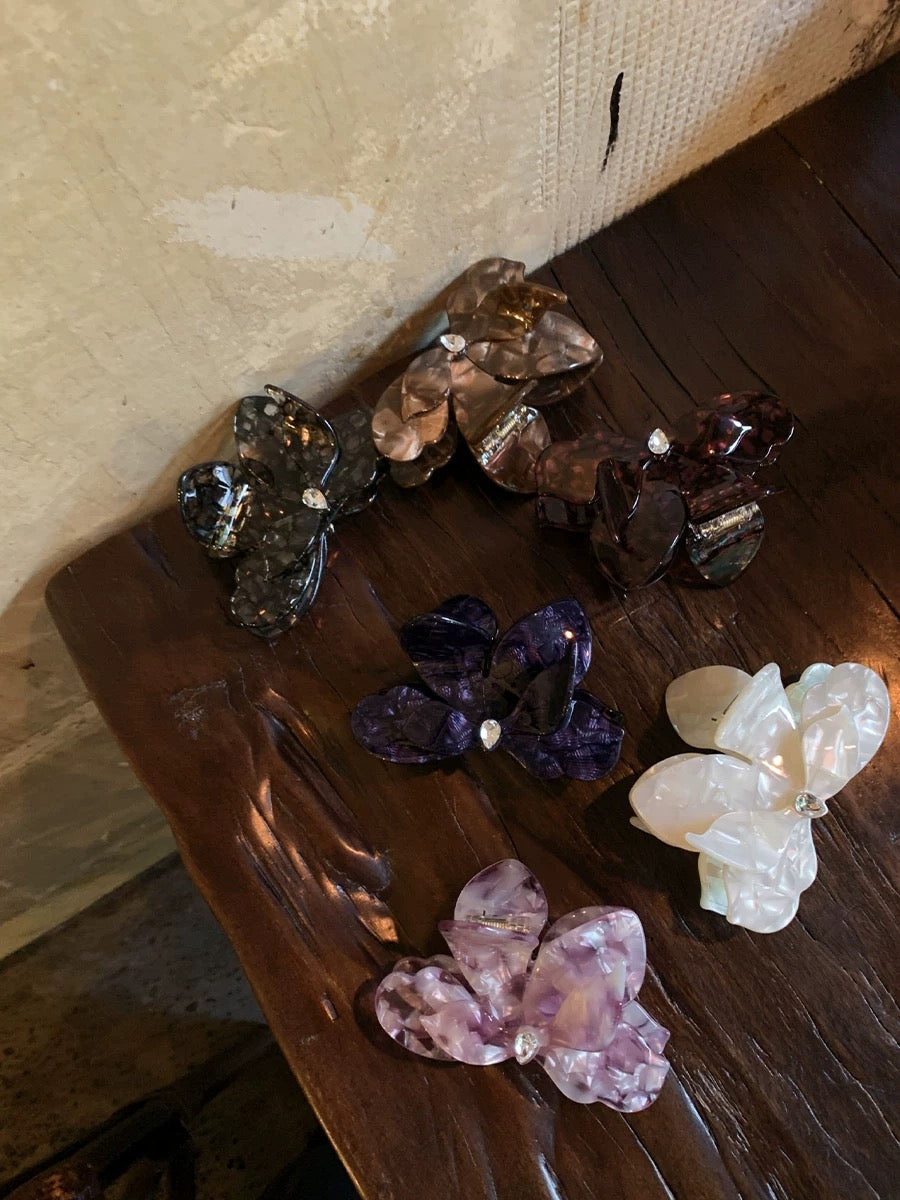 French Chic Triangle Clip