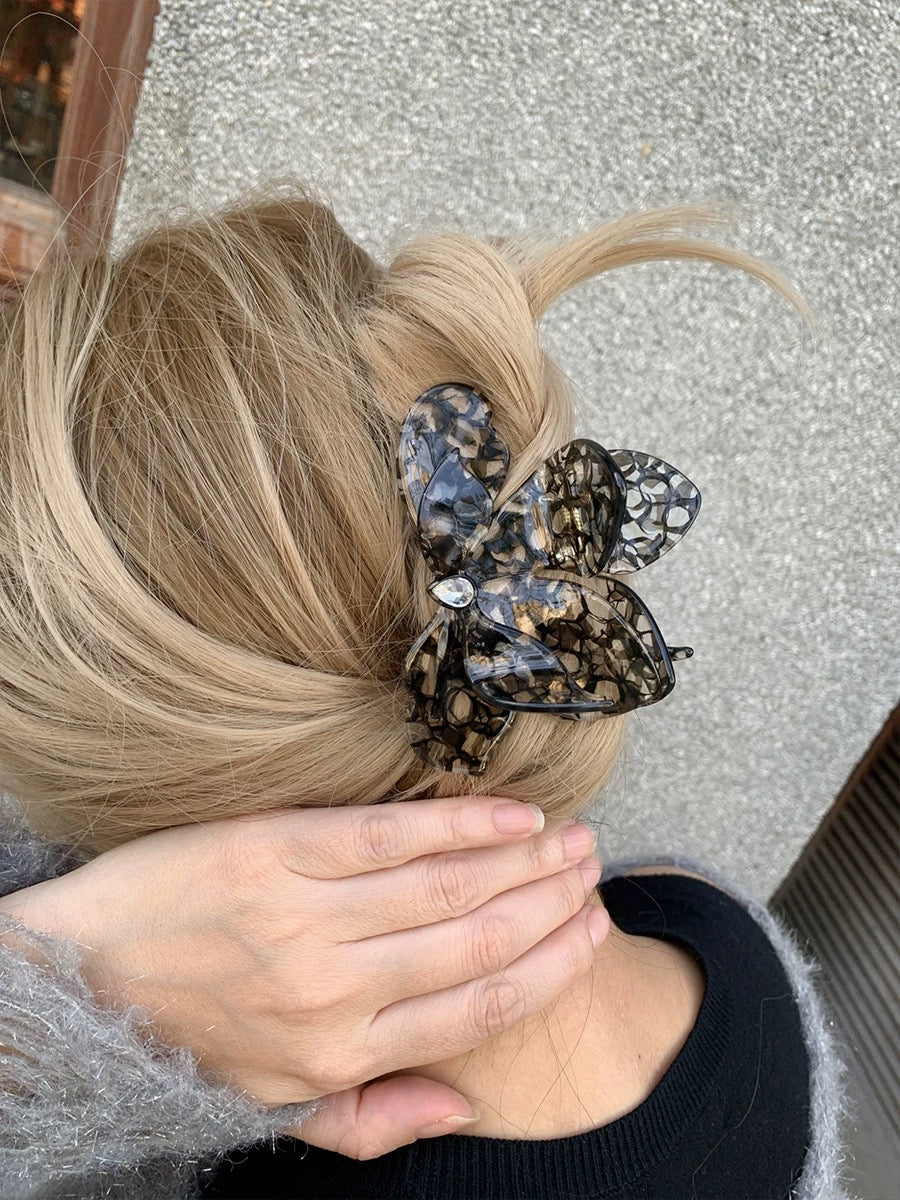 French Chic Triangle Clip