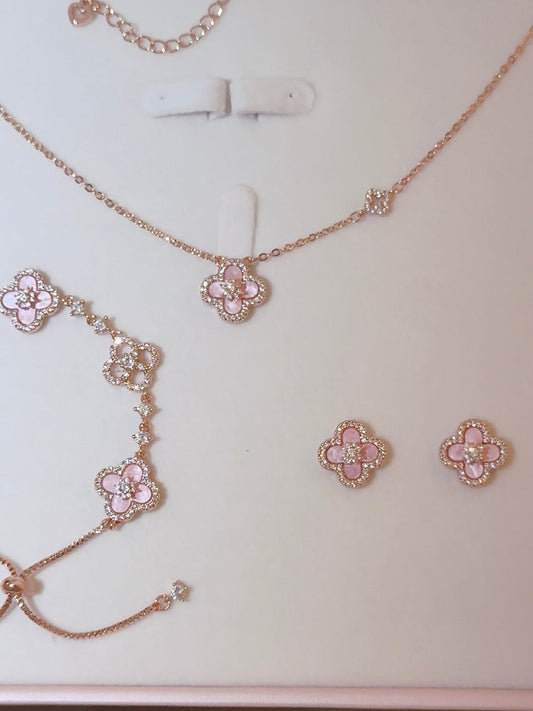 Sakura Cleef Set